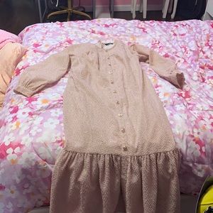 A shimmering pink dress, size M, perfect for the colder seasons!!